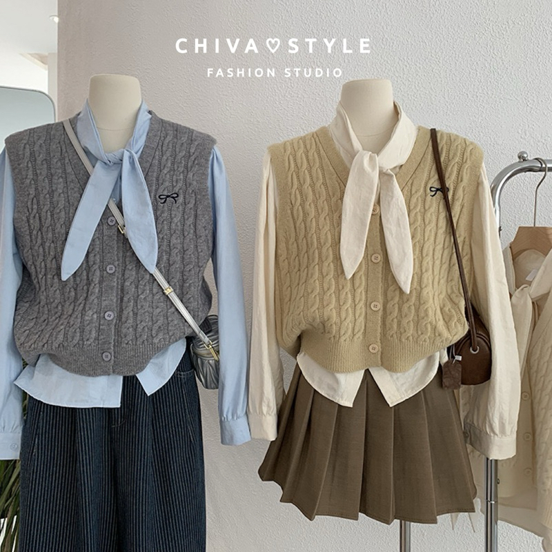 -𝐂𝐡𝐢𝐯𝐚- พร้อมส่ง เซ็ต 2 ชิ้น เสื้อกั๊กไหมพรม+เสื้อเชิ้ตคอโบว์