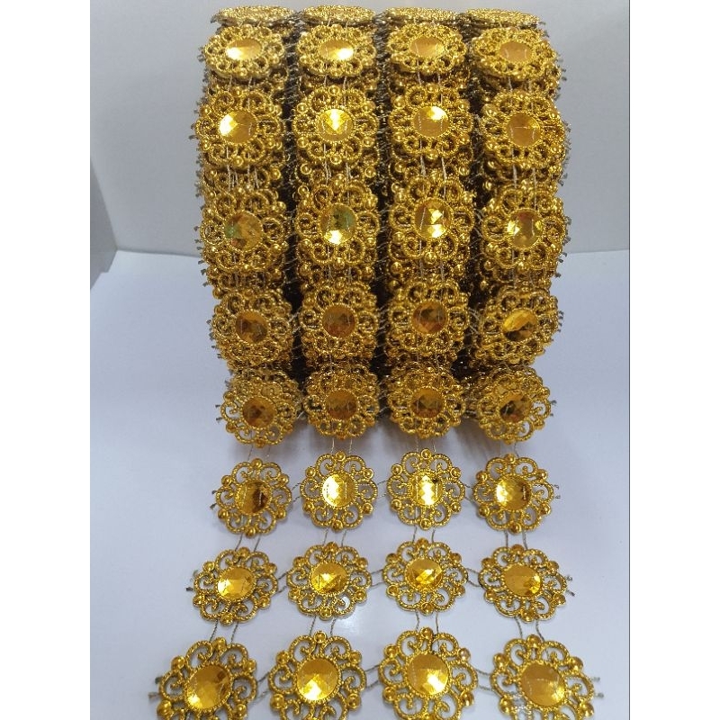 สังขาลย์ลายชลุสีทองขนาด24มิล100อันจะเป็นผืนแบบในภาพ(ต้องนำไปตัดแยกชิ้น)ใช้สำหรับตกแต่งานฝีมือและเหรียญโปรยทาน
