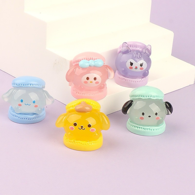 พร้อมส่ง สุ่มsanrioมาการองเรืองเเสง มี5แบบ(ซีลปิดซองเรียบร้อย)