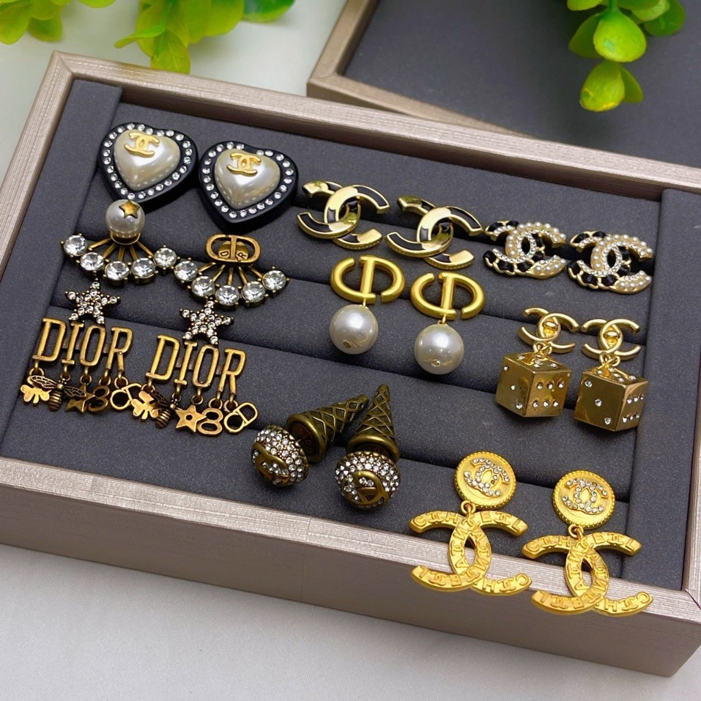 พร้อมส่ง ต่างหูแฟชั่น เกรดพรีเมียมขึ้นห้างสวยหรูดูเเพง งานHi - End มีปั๊ม