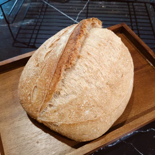 Sourdough ขนมปังเปลือกแข็งจากยีสต์ธรรมชาติ ขนาด 600-650 กรัม (พรีออเดอร์)