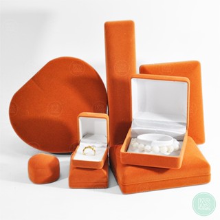 กล่องกำมะหยี่สีส้มภายในสีขาวใส่เครื่องประดับ แหวน ต่างหู สร้…