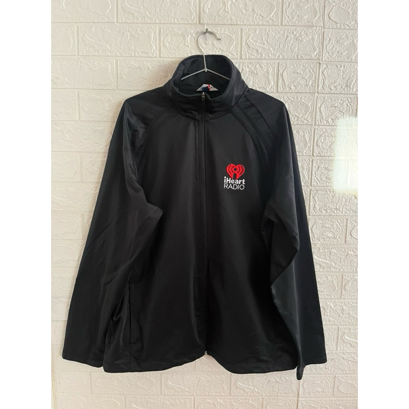 เสื้อคลุมผ้าวอร์ม iheart radio สีดำ