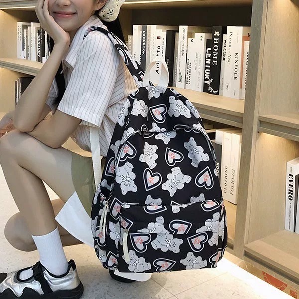 กระเป๋า เป้ลายหมีหัวใจ🧸 พร้อมส่งแล้ว กระเป๋านักเรียน นักศึกษา ทรงน่ารัก เกาหลี เกาใจ สุดๆ กระเป๋าเป้ แฟชั่น
