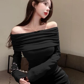 cherryshop พร้อมส่ง 🌸เสื้อยืดสีแดงสาวฮอตอเมริกันไหล่เดียว เสื้อยืดแขนยาวปิดไหล่ ทรงสกินนี่พอดีตัว เสื้อแฟช