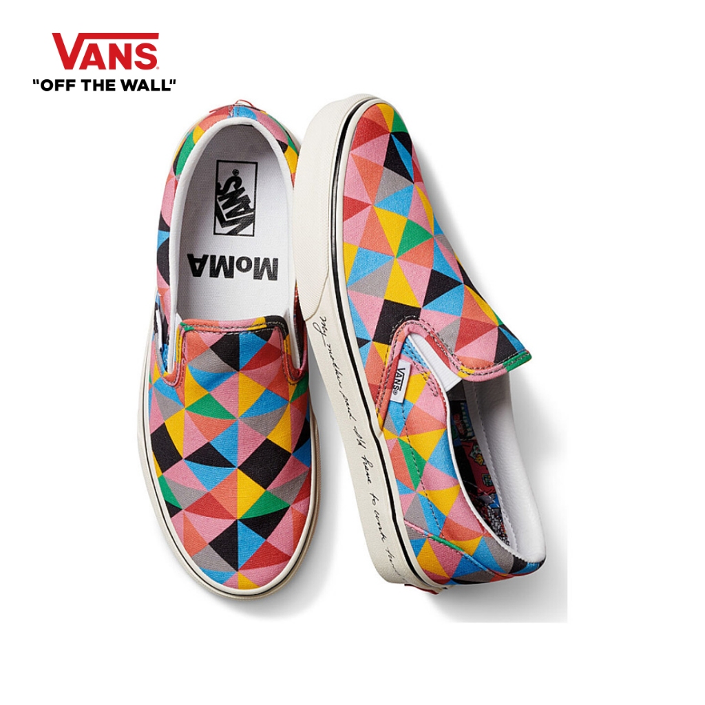 VANS UA CLASSIC SLIP-ON-(MOMA) FAITH RINGGOLD รองเท้า รองเท้าผ้าใบ ผู้ชาย ผู้หญิง