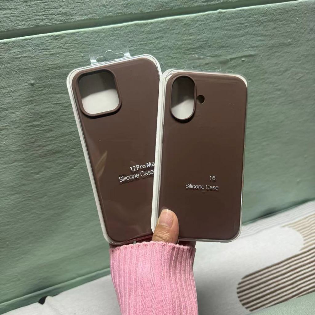 MB [สีน้ำตาลใหม่] เคสไอโฟน16 Csaeกำมะยี่สีพื้น โลโก้ สำหรับรุ่น
