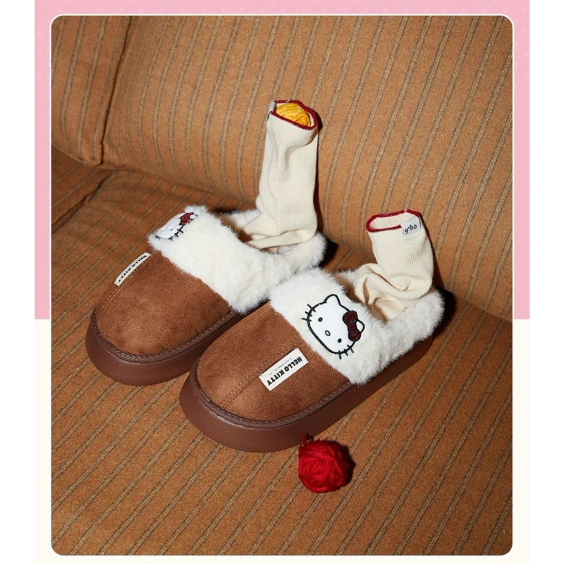 พรีออเดอร์ ใช้โค้ด30% เหลือ770.- Gukoo x Hello Kitty slippers รองเท้าลายคิตตี้ 🎀 จากช็อปแท้💯 รองเท้า