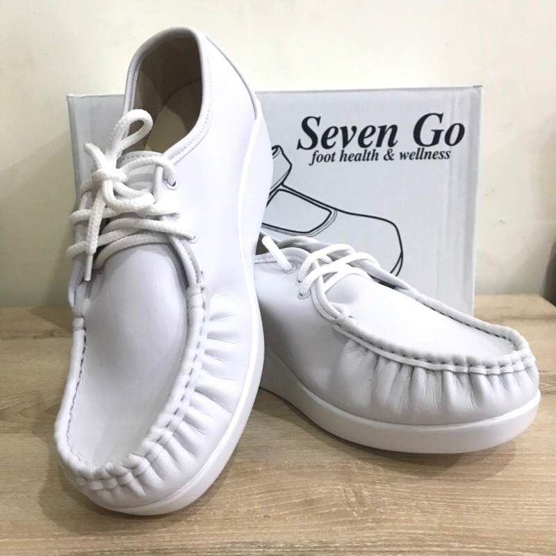 Seven go รองเท้าพยาบาลผูกเชือก สีขาว