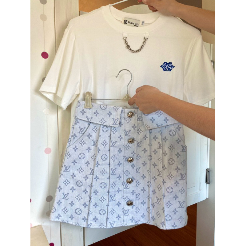 เซ็ตเสื้อกับกระโปรงงานป้ายVG