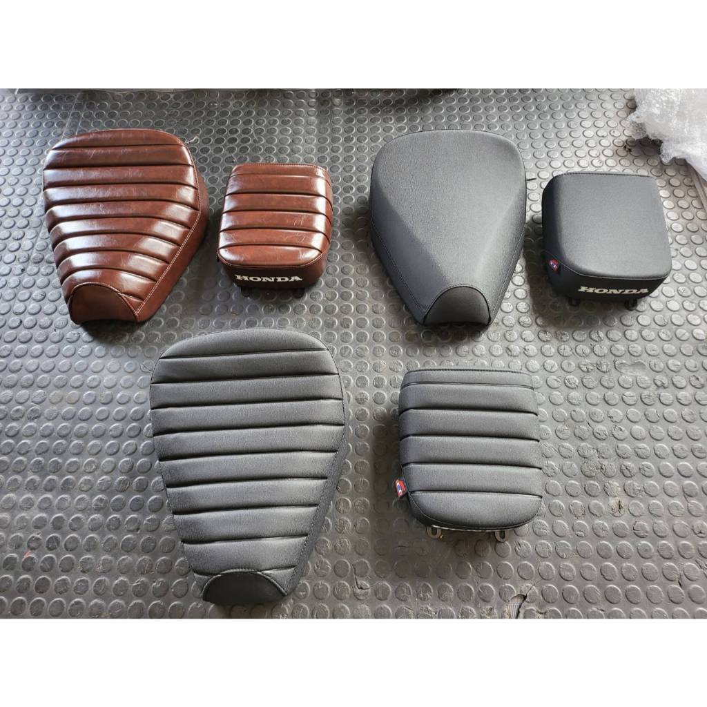 เบาะหน้าหลัง HONDA C125 หน่อยวัดด่าน มี2ลาย สีแดง ดำ น้ำตาล ชุดละ3500