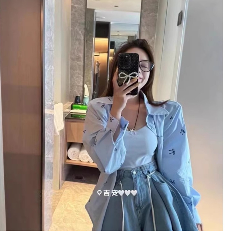 MCB159 เสื้อเชิ้ดลายโบว์น่ารักมาก คอปกแขนยาว ผ้าใส่สบาย ฟรีไซส์ อก 40  ใส่คลุมหรือทำงานก็ได้