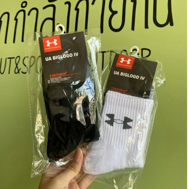 ถุงเท้า UNDER ARMOUR ถุงเท้าข้อกลาง มีสองสี ดำ,ขาว ผ้านิ่มใส่สบาย กระชับเท้า ผ้าระบายดี ไม่อับชื้น