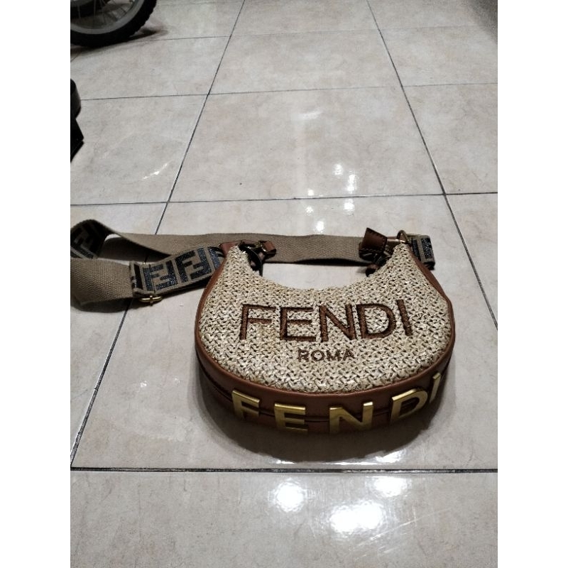 กระเป๋าหนังมือสอง แบรนด์ fendi