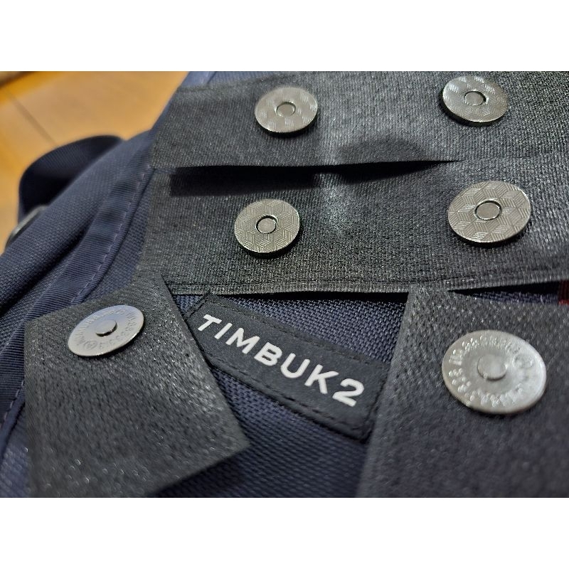 Timbuk2 magnet (black edition)แม่เหล็กถนอมตีนตุ๊กแก
