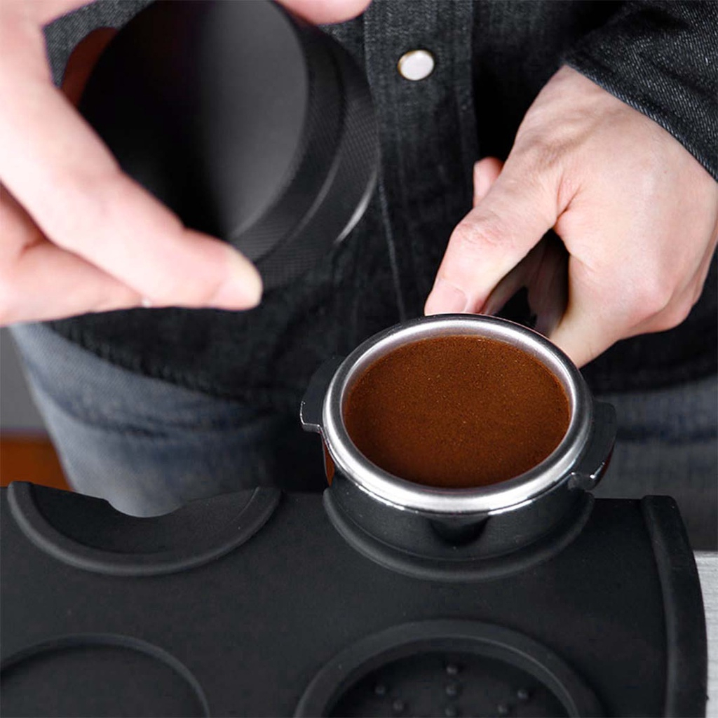 Coffee ยางรองแทมเปอร์ แบบเข้ามุมโต๊ะ มีช่องวางแทมป์เปอร์ ยางรองโต๊ะกดกาแฟ ยางรองกดกาแฟ แผ่นยางรองแทมเปอร์ - รูปที่ 6