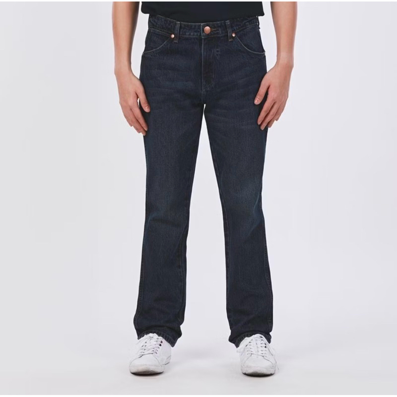 กางเกงยีนส์ Wrangler รุ่น GREENSBORO เอวกลางขากระบอก สีเข้ม