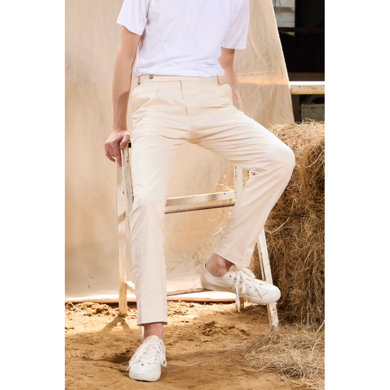 The Finery - The Portland Chino in Beige กางเกงชินโนผู้ชาย ผ้าคอตตอนยืด สีเบจ จีบหน้า และ ตัวปรับเอว