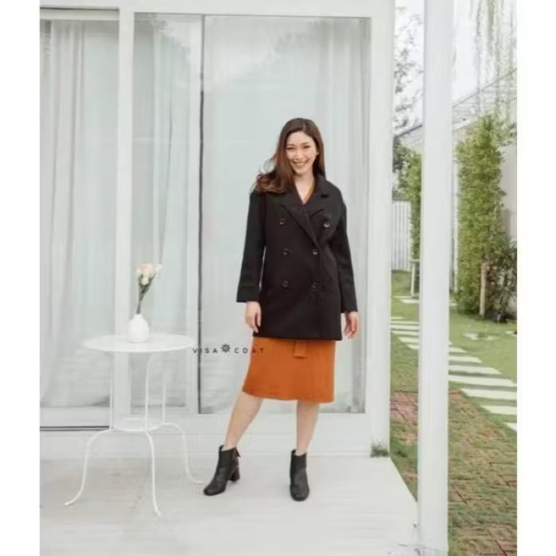 ส่งต่อ mustard wool coat จากแบรนด์ VISA COAT รายละเอียด เสื้อโค้ททรงสั้น ผ้า wool หนา ทรงเป้ะ สวย รุ