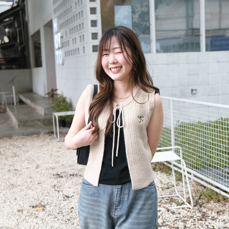 Chakiya.store เสื้อกั๊กไหมพรม สีน้ำตาลอ่อน ผ้านิ่มม