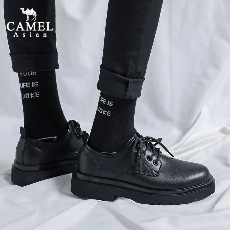 รองเท้าผู้ชายหัวกลมกันน้ำหนังวัวแฟชั่นระบายอากาศสบายนุ่มลื่นทนต่อการสึกหรอสีดำ