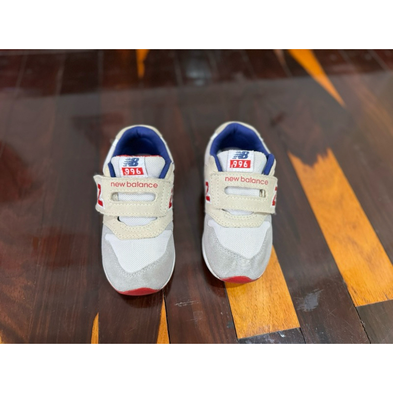 ส่งต่อรองเท้า NB 996 สีขาวแดง