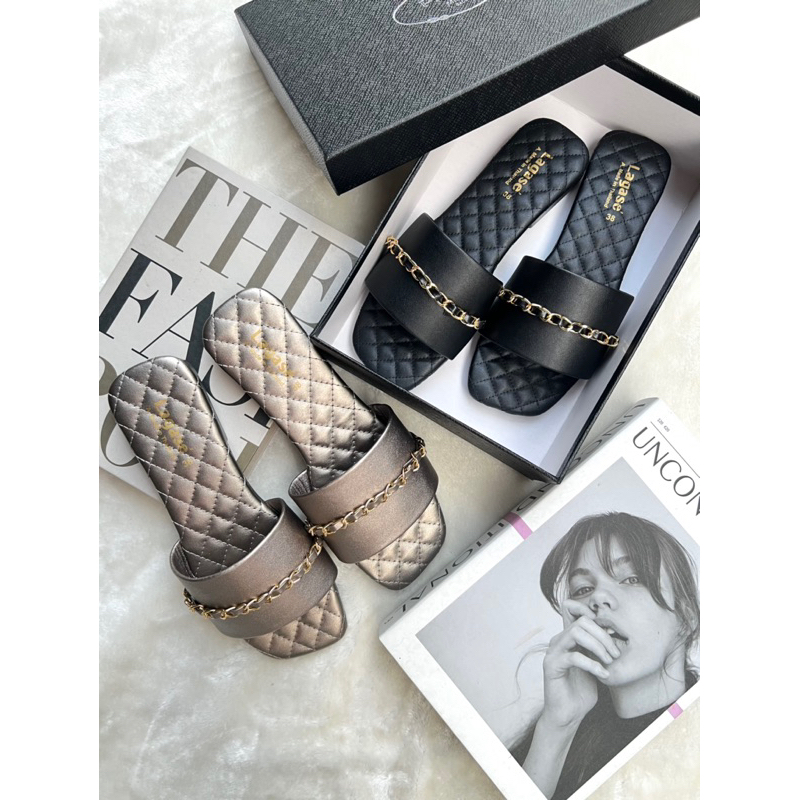 🛍Rinya shoes🛍รองเท้าแตะผ้าตารางคาดโซ่ทอง เรียบหรูสวยมากค่ะ 36-45 (ไม่มีกล่องนะคะ)สินค้าพร้อมส่ง