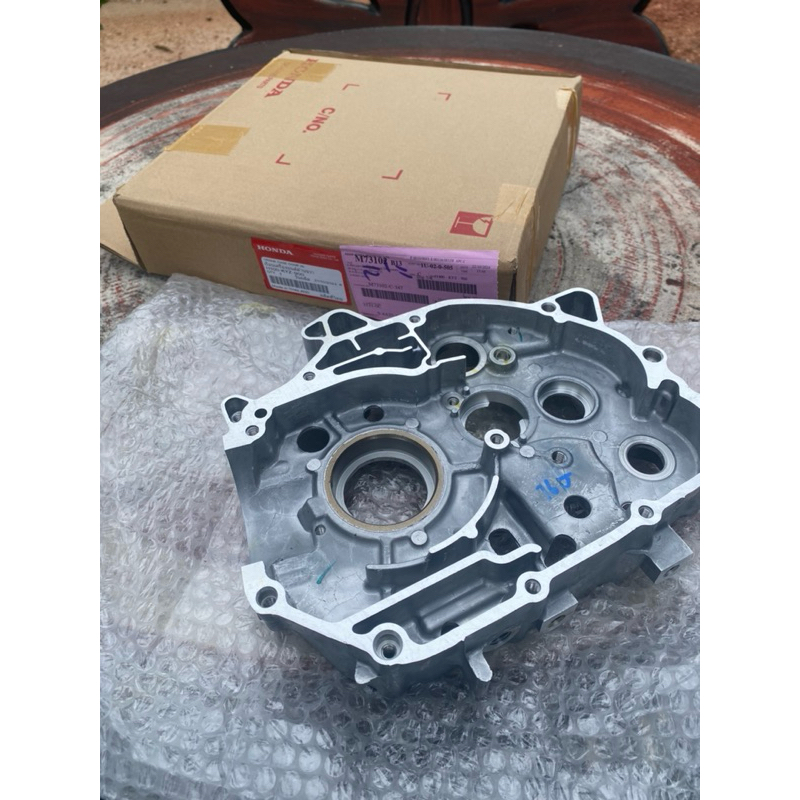 แคร้งเครื่องยนต์/เรือนเครื่องยนต์ด้านขวา(Wave125iปลาวาฬ)รหัส11100-KYZ-900แท้เบิกศูนย์Honda📦💯