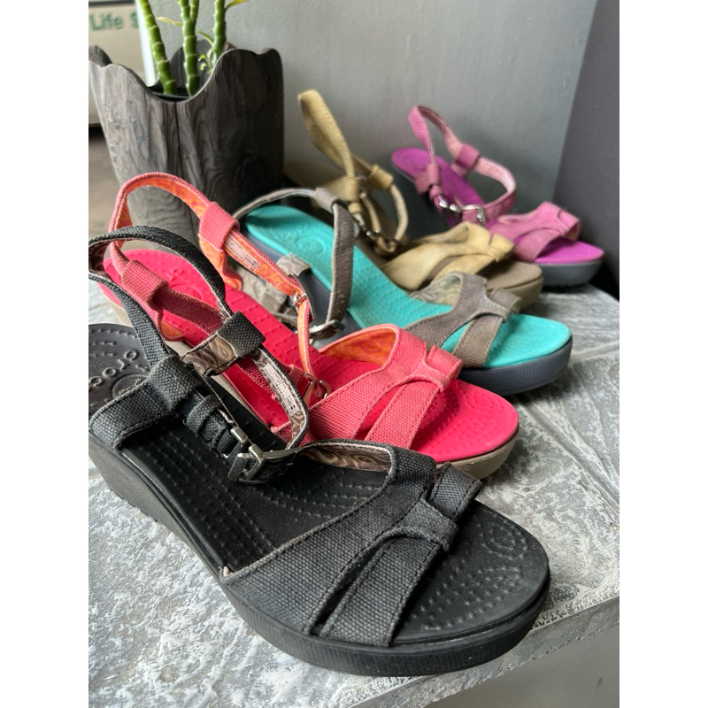 Crocs ส้นเตารีด แท้💯 Leigh Sandal Wedge