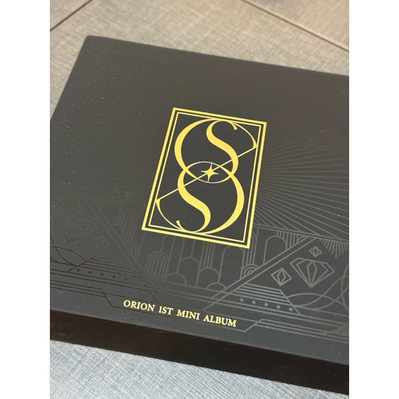 อัลบั้ม VTuber ORION Merchandise 1st Mini Album: 𝐒𝐡𝐚𝐝𝐞𝐬 𝐎𝐟 𝐒𝐤𝐲 ไม่มีสติ๊กเกอร์