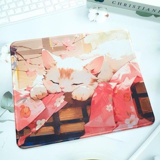 [พร้อมส่ง] แผ่นรองเมาส์ ลายการ์ตูนแมวน่ารัก งานเย็บขอบ ขนาดกลาง 300 x 250 x 3 มม. Biangels