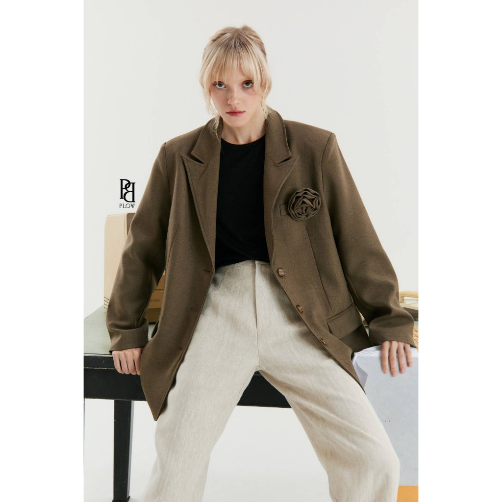 TLB0009 PLOWBRANDS Oversized blazer for womanเสื้อเบลเซอร์ สูท เสื้อคลุมทรงหลวมซับในเย็นทั้งตัวมีเข็มกลัดดอกไม้ถอดออกได้