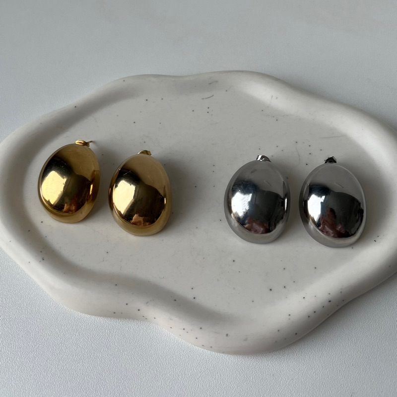 Adore- Egg earring