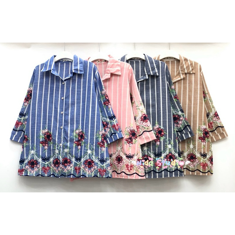 เสื้อคอปกแขนสามส่วน ผ้าคอตตอนลายทางลง ปักดอกไม้ กระดุมผ่าหน้า ไซส์ใหญ่