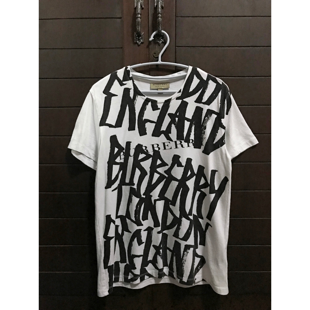 Burberry London England Graffiti Print White T-Shirt รหัส 4073735