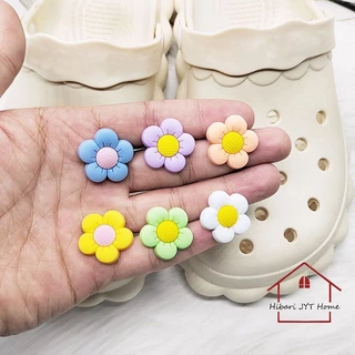 จิบติดรองเท้า ตัวติดรองเท้า Diy รองเท้า ติดกระเป๋า ลายดอกไม้