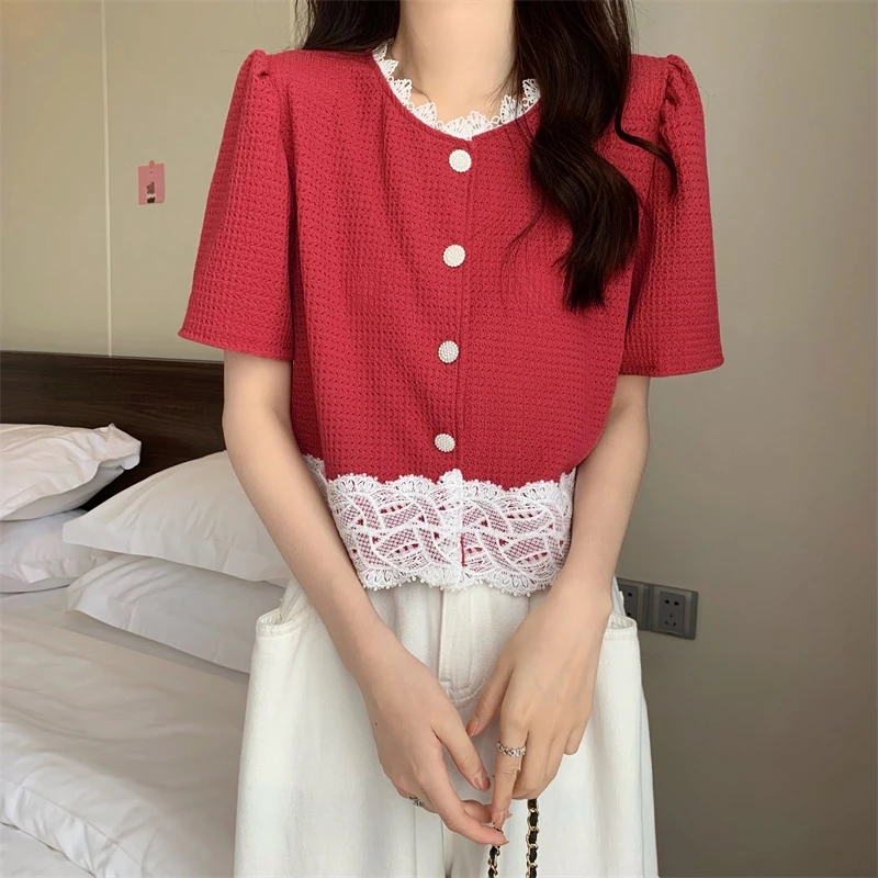 Fashion clothing เสื้อผู้หญิง เสื้อผ้าผู้หญิงงานเข้าใหม่ ดีเทลเป็นลูกไม้ตรงชายเสื้อและขอบคอ งานดี งานปัง งานสวยๆแบบนี้