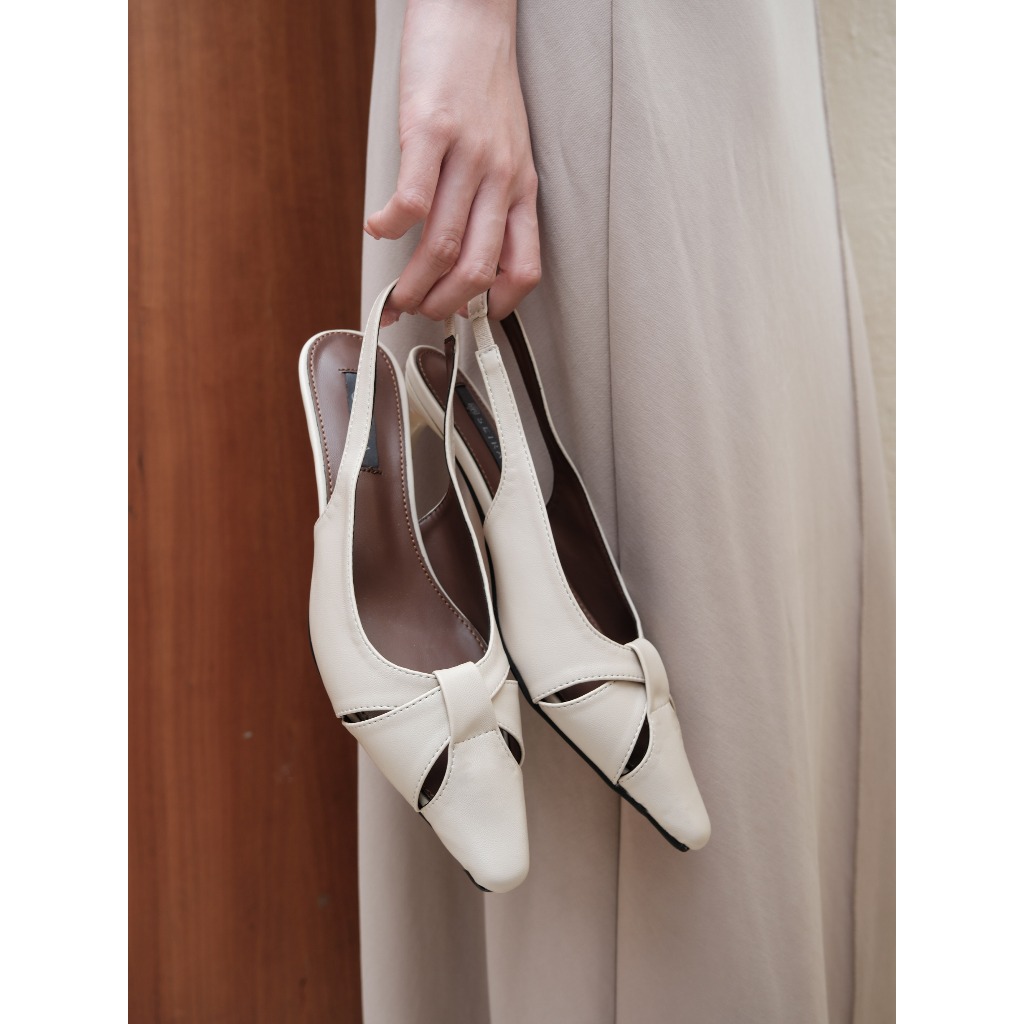 Seira - Petra heels รองเท้าส้นสูง หัวแหลม ส้นเตี้ย สูง 1 นิ้ว สไตล์วินเทจ สำหรับใส่ทำงาน