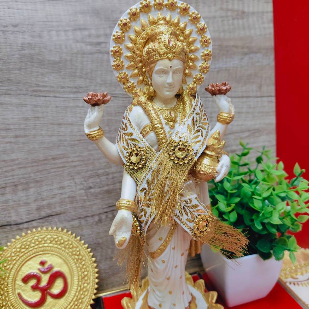 MT-SBA2 สไบเล็กครีมทอง ระบายสองชั้น ถวายพระแม่ลักษมี และ เทพทั้งปวง กว้าง 1.5 cm ยาว 30 cm