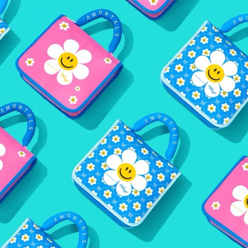 [Wiggle wiggle x Amortal] Beauty Pouch