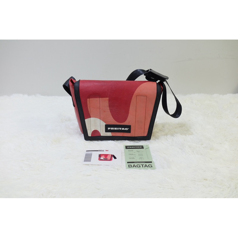 กระเป๋า FREITAG LASSIE สีแดง