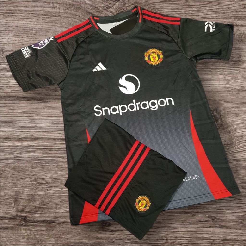 เสื้อฟุตบอล ทีมแมนยู เสื้อพร้อมกางเกงใหม่ล่าสุดชุดกีฬา 2024/25 เนื้อผ้าดีใส่สบาย