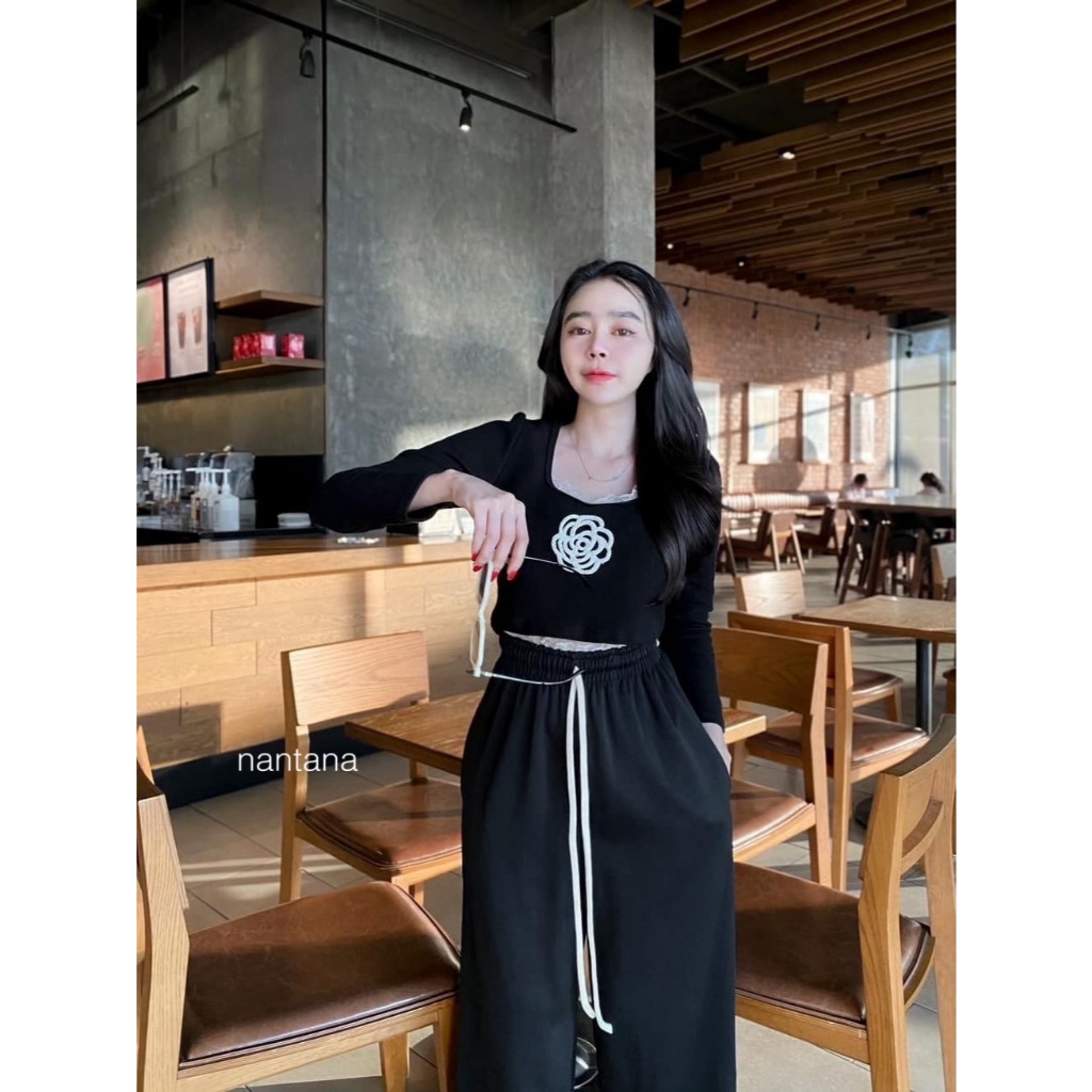 𝑵𝒂𝒏𝒕𝒂𝒏𝒂 𝑩𝒓𝒂𝒏𝒅 𝐒𝐞𝐭𝟐ชิ้น ผ้าดีทั้งเซท ครอปแขนยาวทรงสวยติดดอกชาแนล มากับกางเกงทรงสวยแต่งลูกไม้