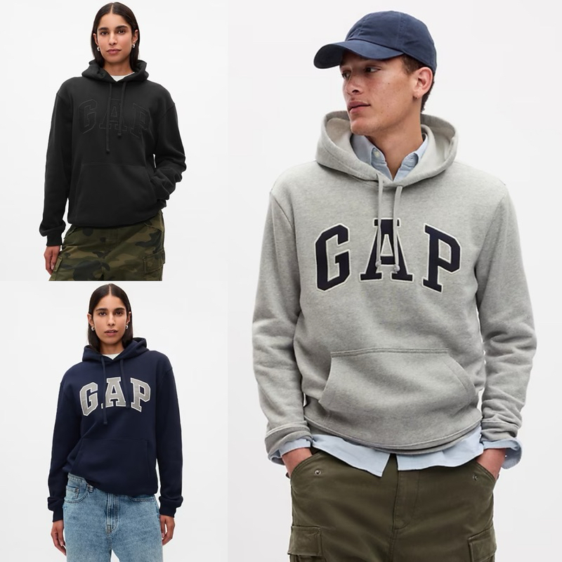 เสื้อฮู้ดดี้แขนยาวทรงโอเวอร์ไซส์สีพื้นผ้าคอนตอน ดีเทลด้านหน้าเป็นงานปักลาย “GAP" ปลายแขนจั๊ม มีกระเป๋าด้านหน้าแบบจิงโจ้