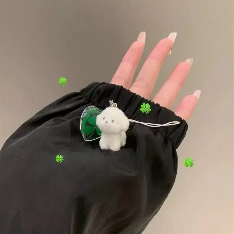 พร้อมส่ง!พวงกุญแจรูปสุนัขสีขาว ใบโคลเวอร์ Clover Flocking 3D ห้อยกระเป๋า โทรศัพท์มือถือ สายคล้องน่ารัก