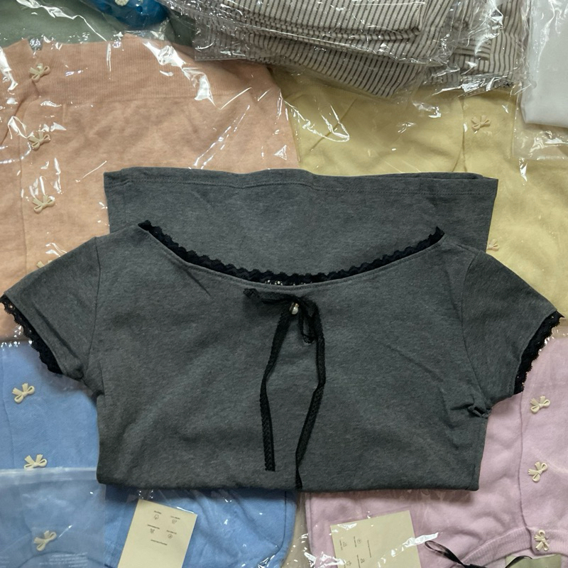 42 เสื้อปาดไหล่ผ้ายูนิโคล่ น่ารักมากๆ งานสวยแมชท์ง่า