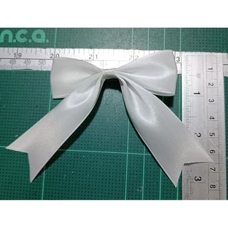 โบว์นักเรียนด้านหลังเป็นกิ๊ปปากเป็ด สีขาว ขนาดริบบิ้น 1" จำนวน 1 แพ็คมี 3 คู่