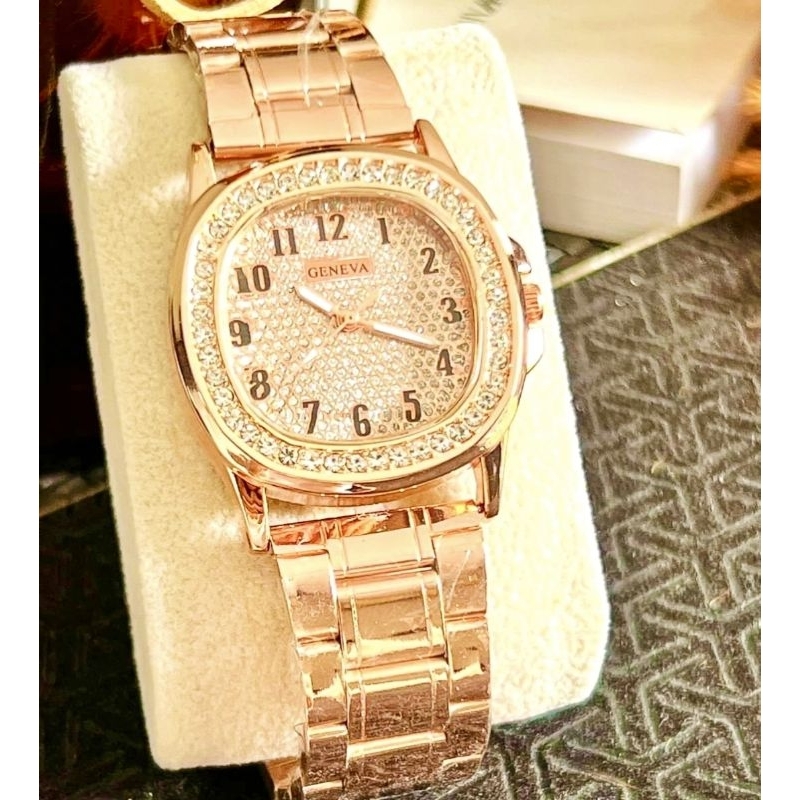 นาฬิกผู้หญิง GENEVA เจนิวา เเบรนด์แท้ มีหลายเเบบใหห้ก็เลือก สายเหล็กหน้าเหลียมสายเหล็กหนาอย่างดี ใส่ได้ทุกวัย