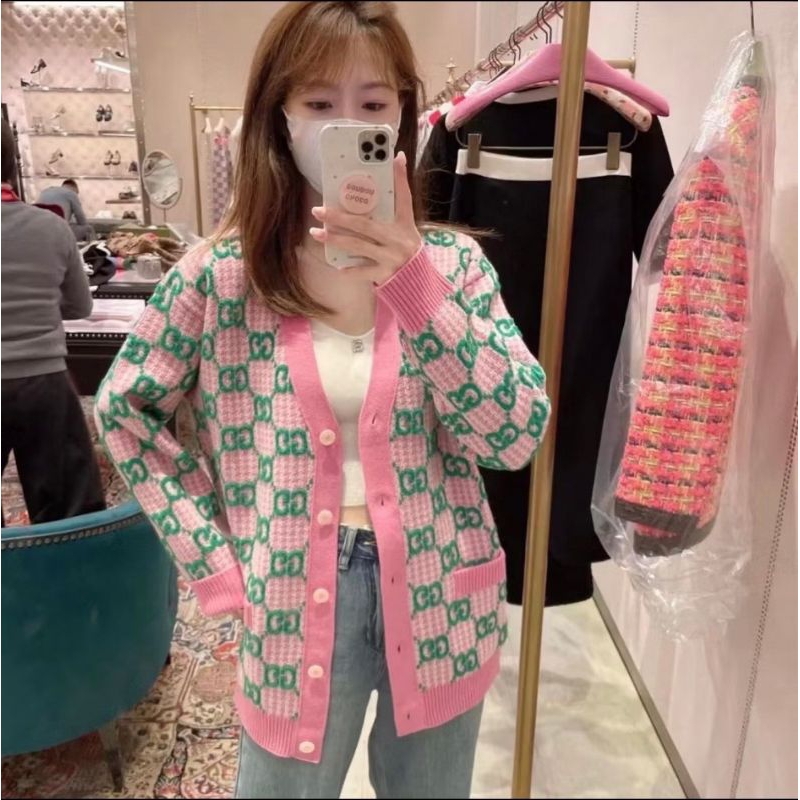 พร้อมส่ง เสื้อไหมพรมแขนยาวงานสวยสีสันสดใสทอลายแบรนด์ทั้งตัวเนื้อผ้าไม่หนามากใส่สบายทรงสวย