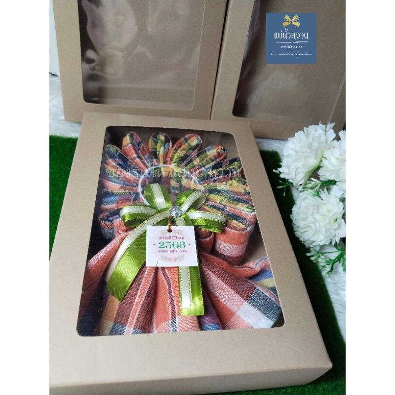 ของขวัญปีใหม่ ของรับไหว้  ถูกที่สุดของรับไหว้ มาลัยกร ผ้าขาวม้าพร้อมกล่อง*ฟรีป้ายผ้าคละสีคละลาย ราคา ถูกที่สุด ดีลบีเคเค แกลเลอรีภาพที่ 3